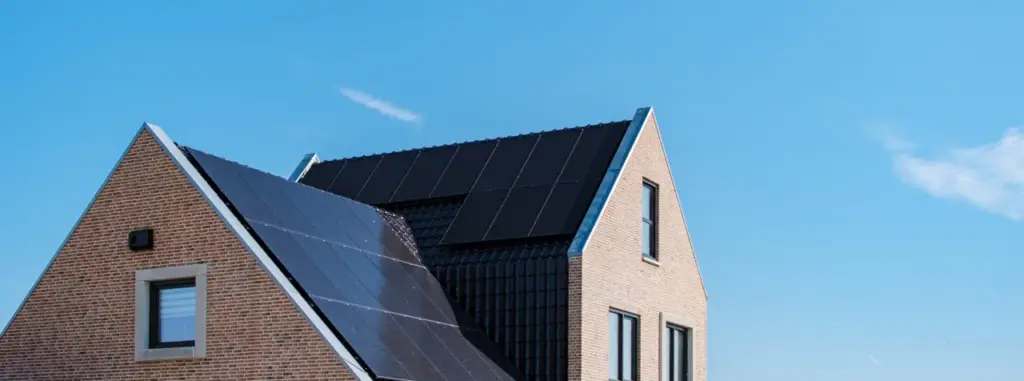 Modern home with solar panels under clear blue sky 2026 03 17 07 20 55 utc groot